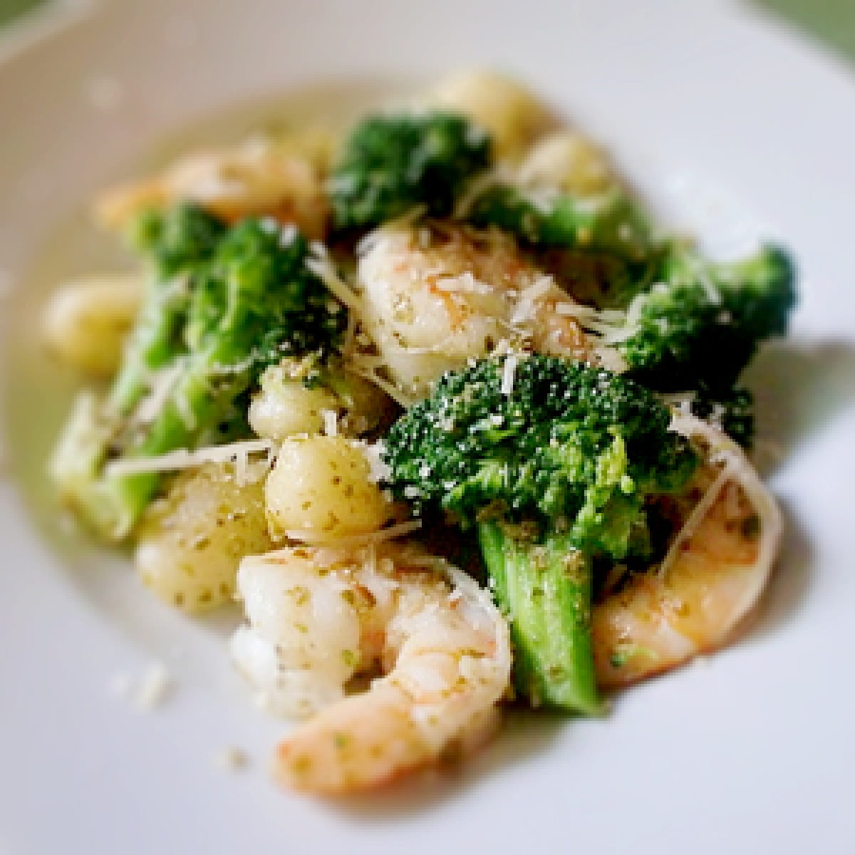 Pesto Gnocchi with Shrimp and Broccoli Recipe